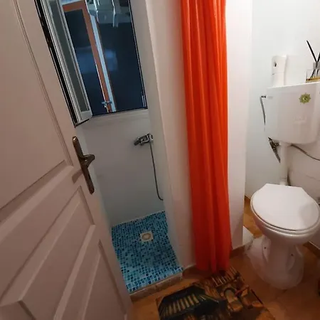 Nigel Case de vacanță Ano Volimes