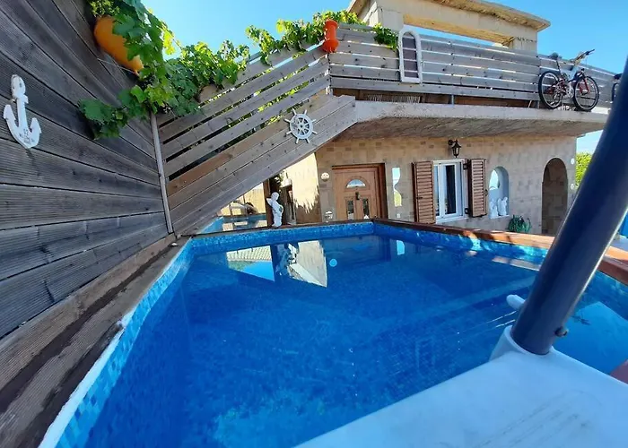 Nyaraló Nigel Ano Volimes